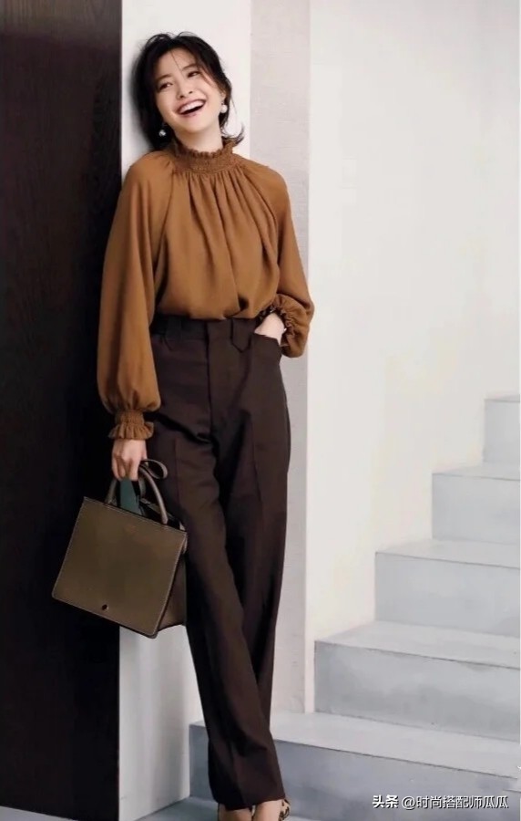 偏黑的女生穿什么风格显白,比较偏黑一点的人穿什么颜色显白