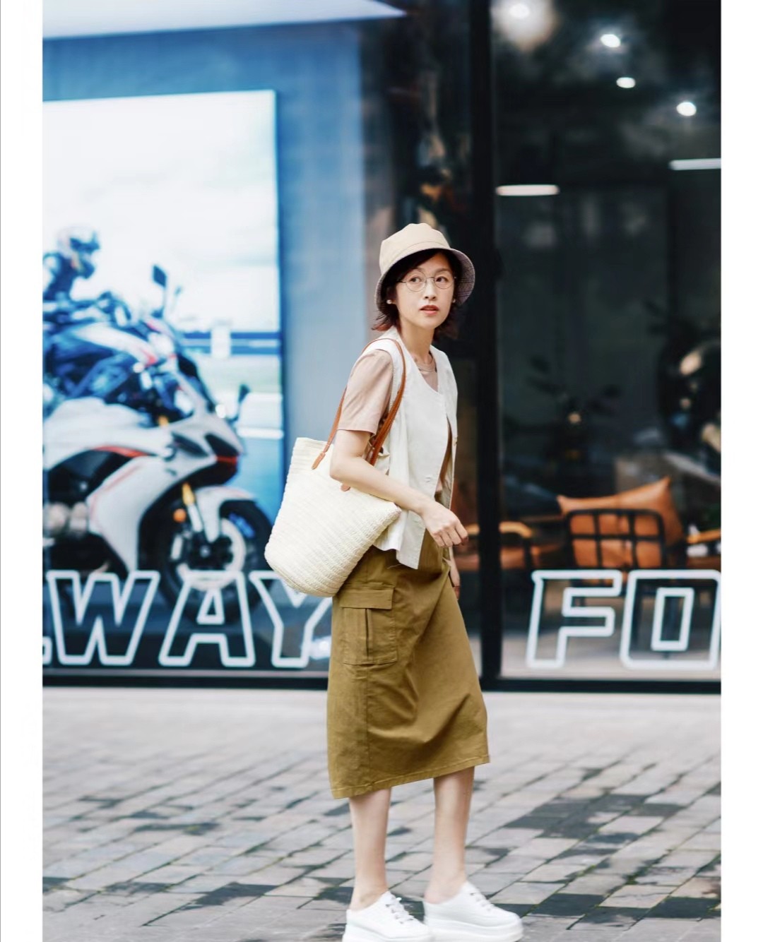 45岁女性头发比较少适合什么发型,30岁白发多不想染适合什么发型