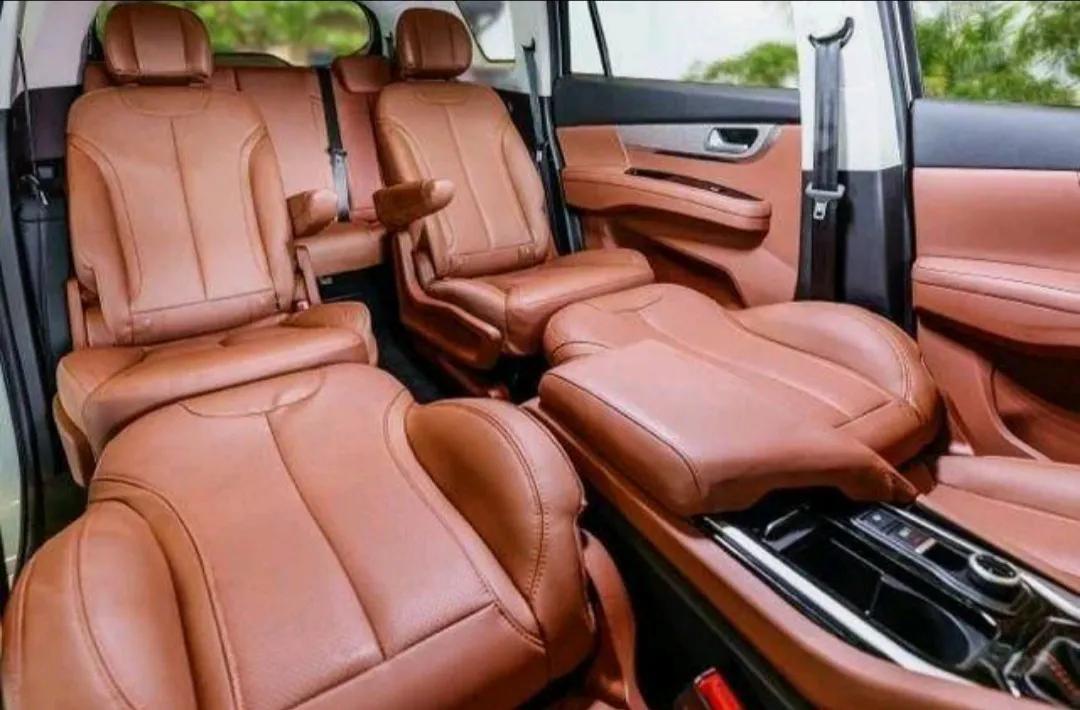 如果车友们喜欢MPV建议看看这款车省油还舒适海马7X