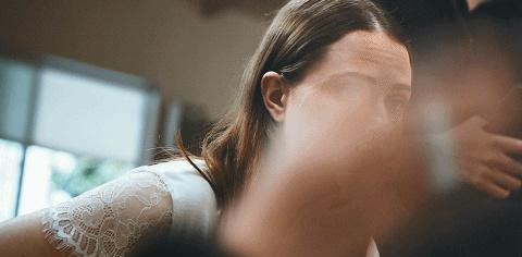 家暴、PUA、当众强奸，明星这个没心没肺的男人终于挨锤子了