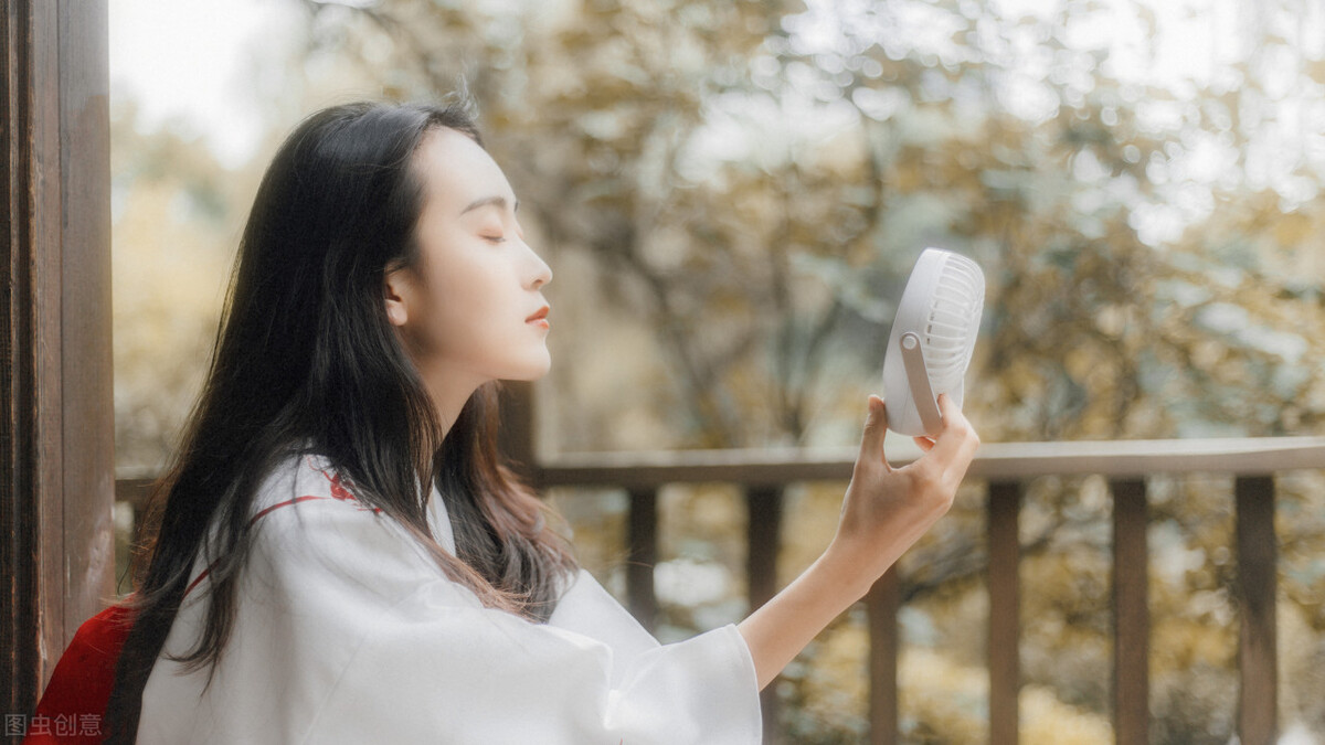 她对我有好感吗,她对我有好感我怎么办