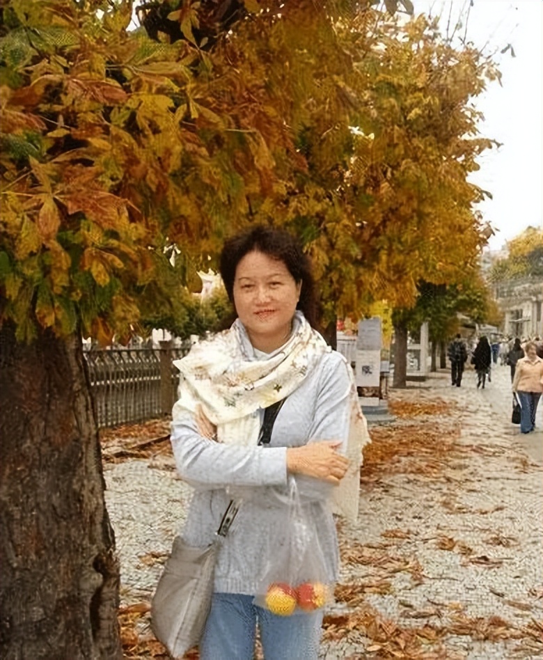 江珊和李洪涛多年重聚深情相拥,李洪涛江珊徐帆同学