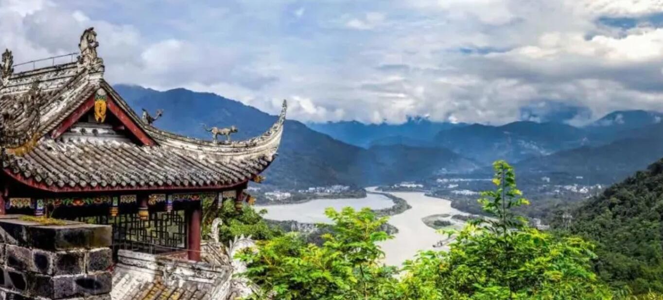 如果你来到成都，你会发它的现与众不同，让人忍不住慢下脚步！