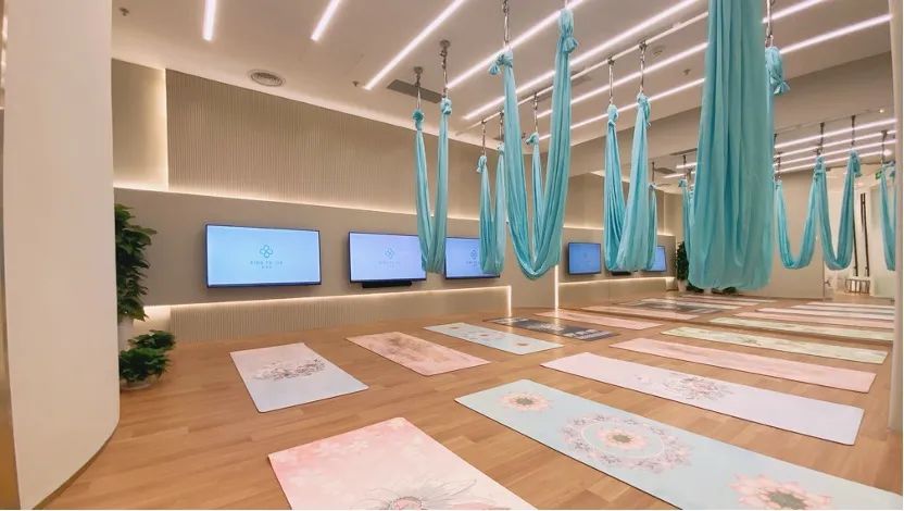 上海人的瑜伽新生意：不办卡，两杯星巴克搞定