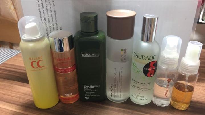 鼻子上有白白的小点可以挤吗,鼻子上黑黑的小点点怎么去除