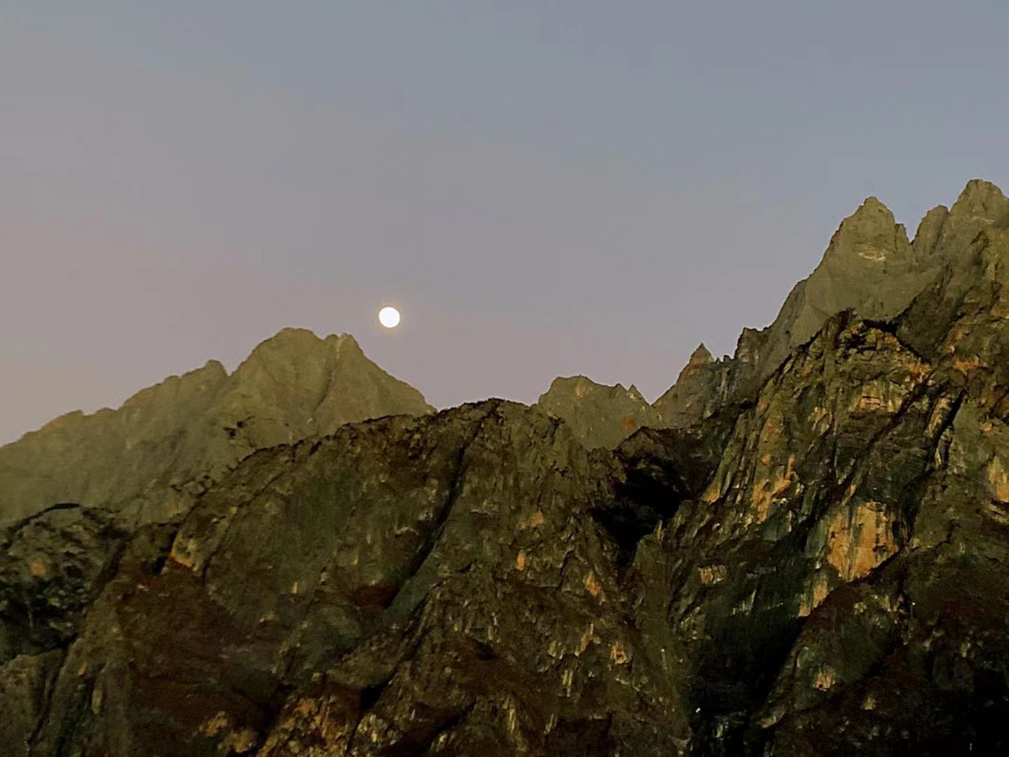 虎跳峡高路徒步最难走路段,虎跳峡高路徒步两日游在哪住宿