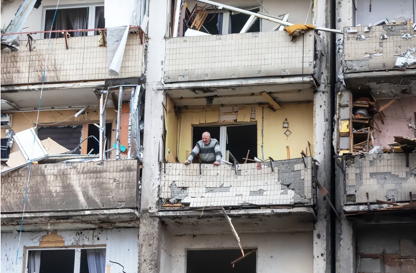 泽连斯基将战时状态延长90天,泽连斯基将战时状态再延长90天