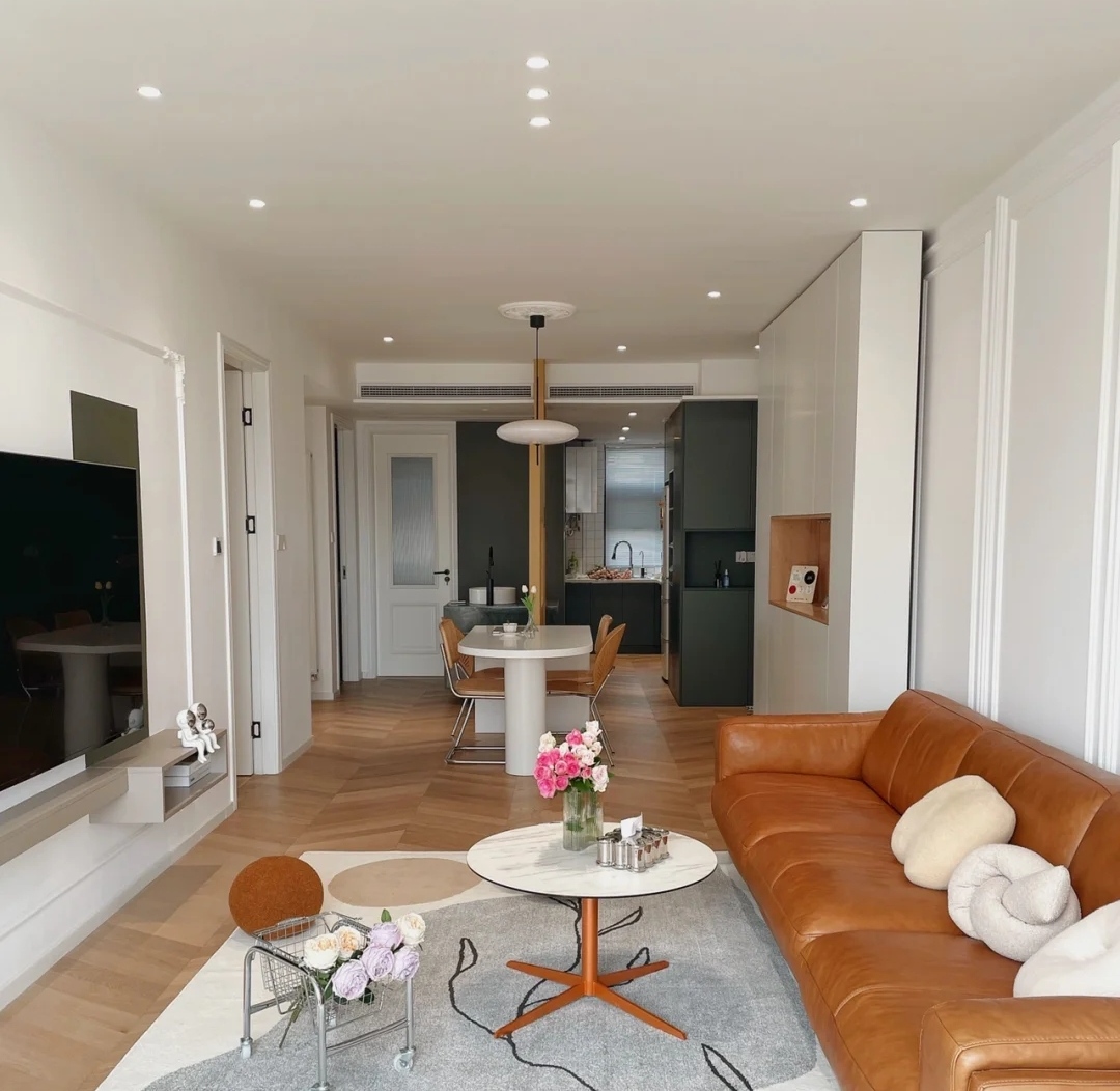 发现一户装修很精致的现代轻奢风,发现一户比较独特的中式风装修