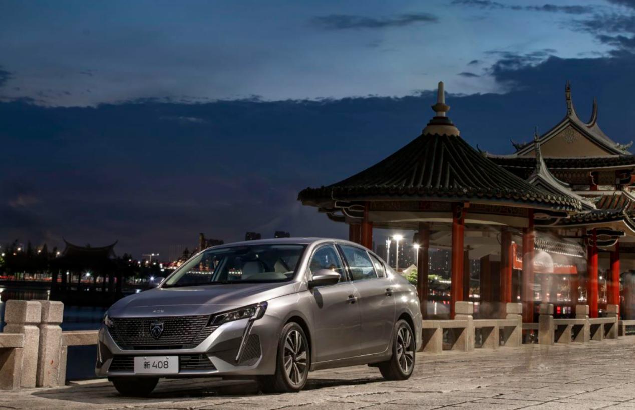 标致408和速腾高速表现哪个好,空间大油耗低的40万以内车