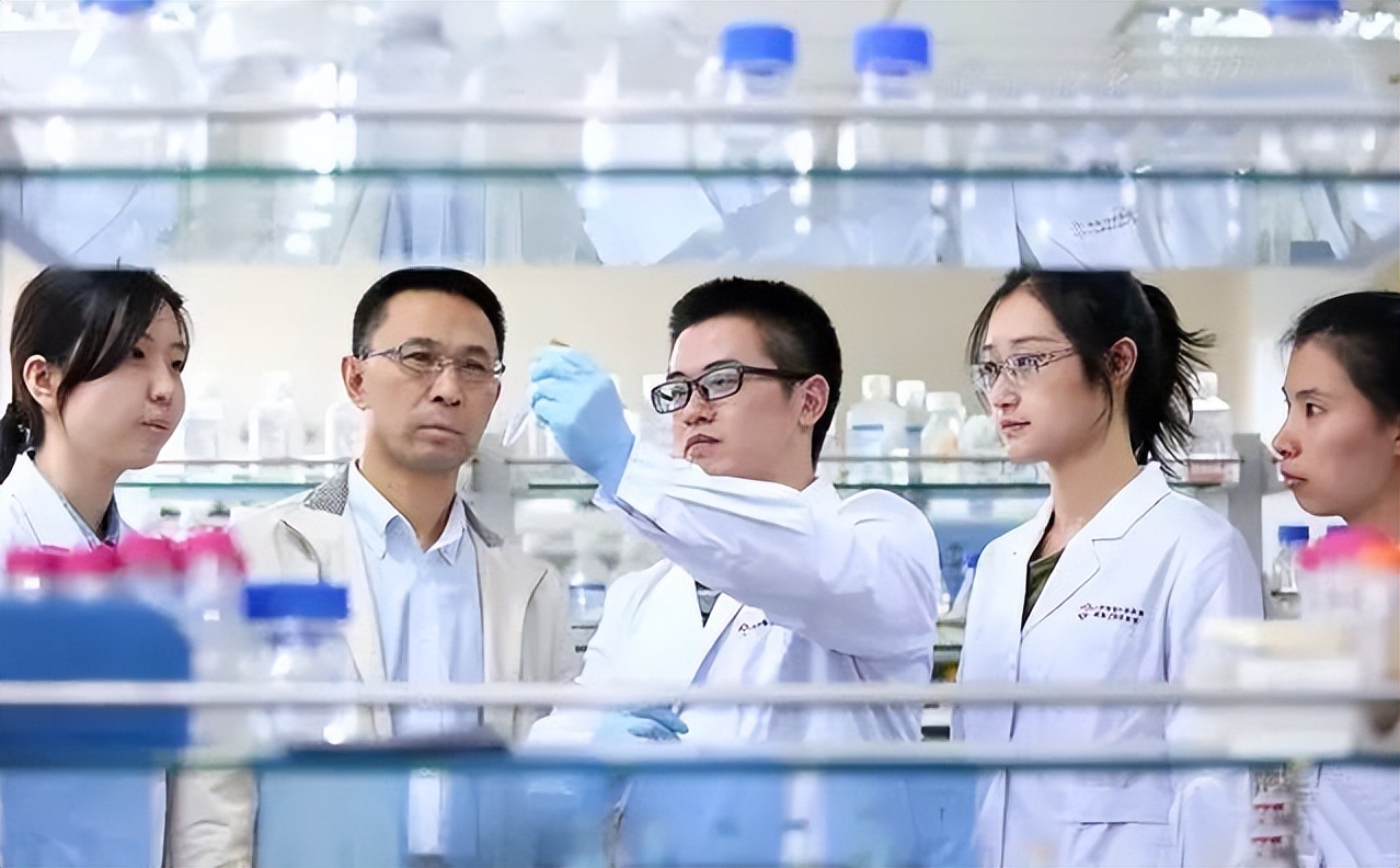 海霞妈妈年轻照片,48岁海霞的母亲