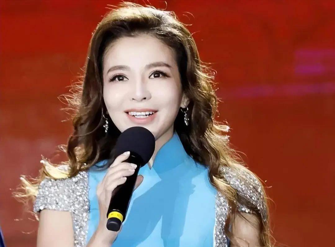 央视戏曲朱迅,央视名嘴朱迅节目中大方曝光月薪