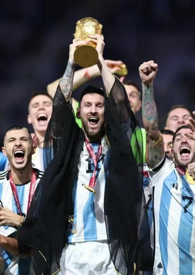 梅西进球后的手势,梅西进球经典手势