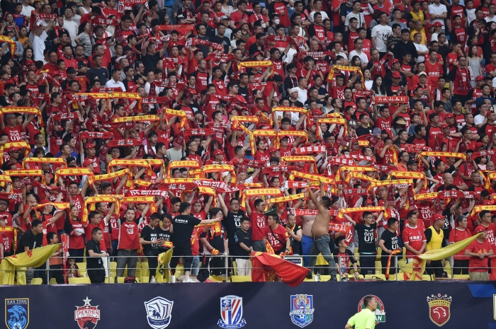 成都凤凰山看球的气氛,外地人来凤凰山看球