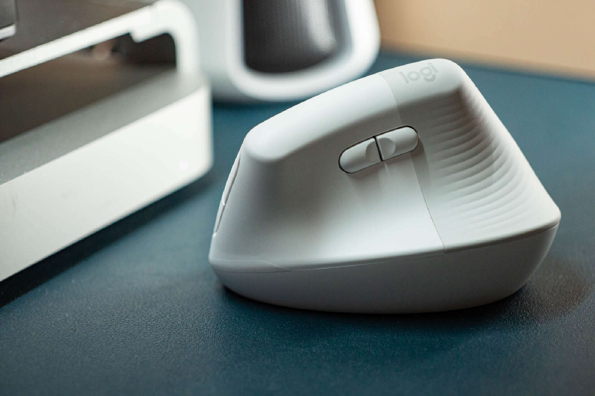 罗技垂直鼠标测评,罗技lift垂直鼠标