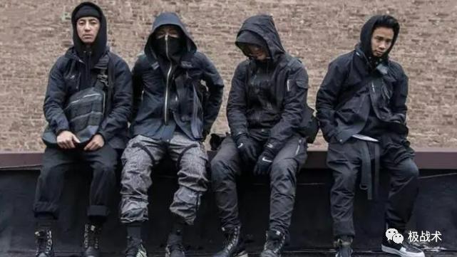 泰酷辣！机能与战术的结合，奈特科尔-SLB05机能通勤挎包丨评测