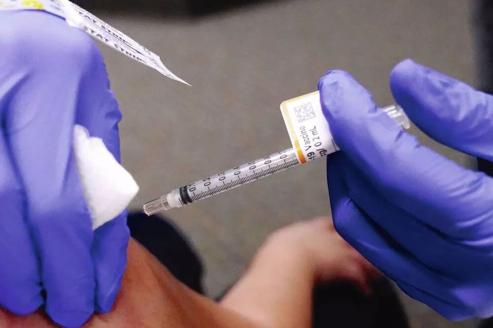 加拿大感染奥密克戎几天痊愈,加拿大7人全家得病