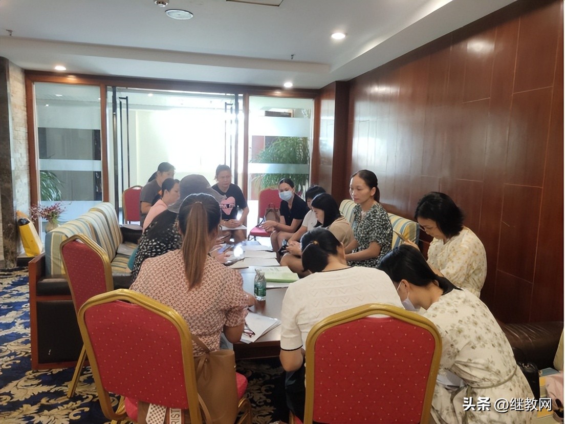 三年同窗形影不离,三年同窗铸就了一世的情缘