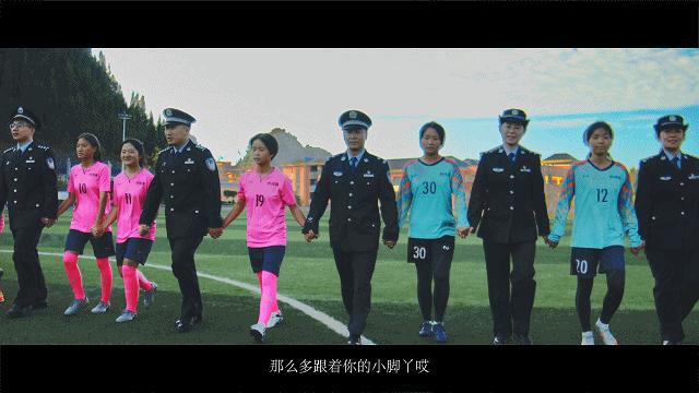 是警察奶奶！把孩子们带上了冬奥开闭幕式舞台