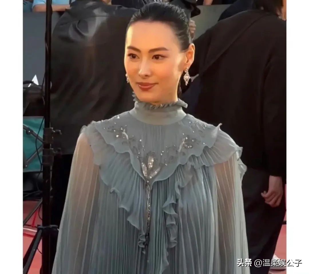 梁洛施大合照,梁洛施的富贵生活