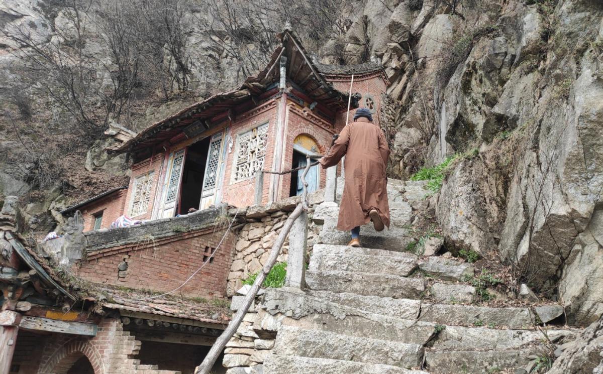 上万人“隐居”终南山，真的是远离世俗？当地村民却直摇头