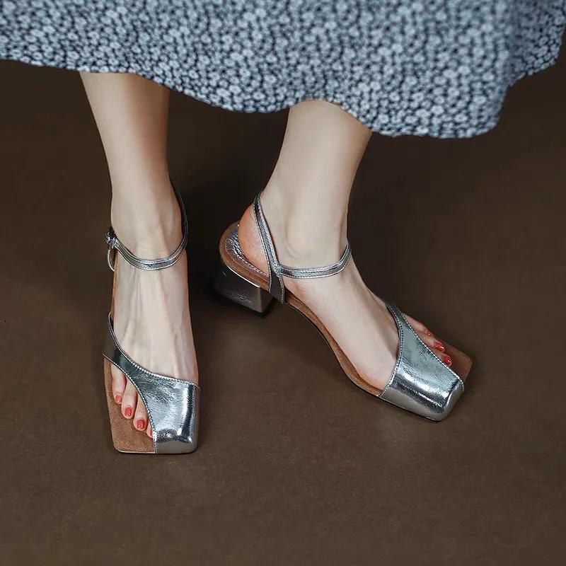 值得入手的鞋子高颜值,银色小众鞋子