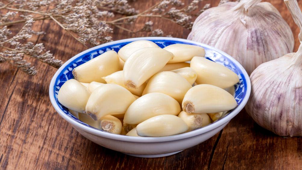 吃生大蒜抗癌真实性如何,生吃大蒜可以抗肿瘤吗