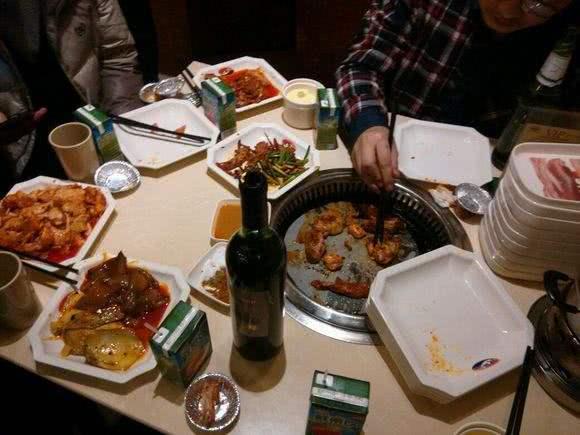 自助餐一吃就饱员工说出套路,自助餐一吃就饱员工说出其中套路