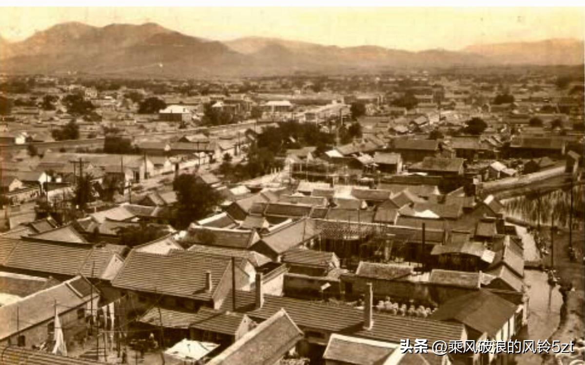 高清老照片：旗人格格大腿岔开豪放洗衣，地主三妻四妾不输女明星