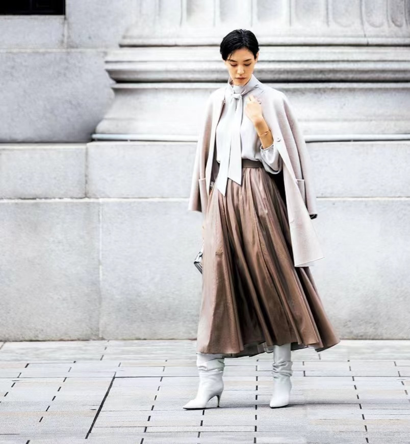 棕驼色大衣高级感穿搭,米驼棕大衣配什么颜色的内搭衬衫