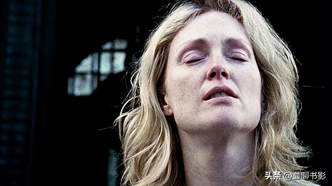 一场充满禁忌的混乱情事，讲述了“性压抑”下的荒唐