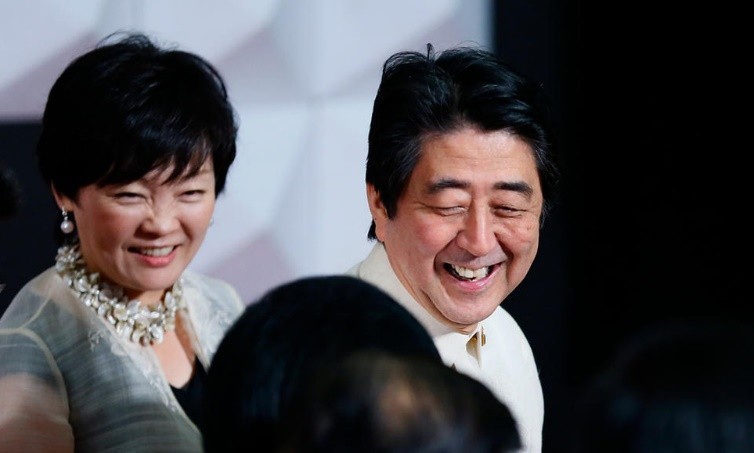 无法生育，爱喝酒，爱追星的安倍昭惠，为啥被安倍晋三宠成小公主