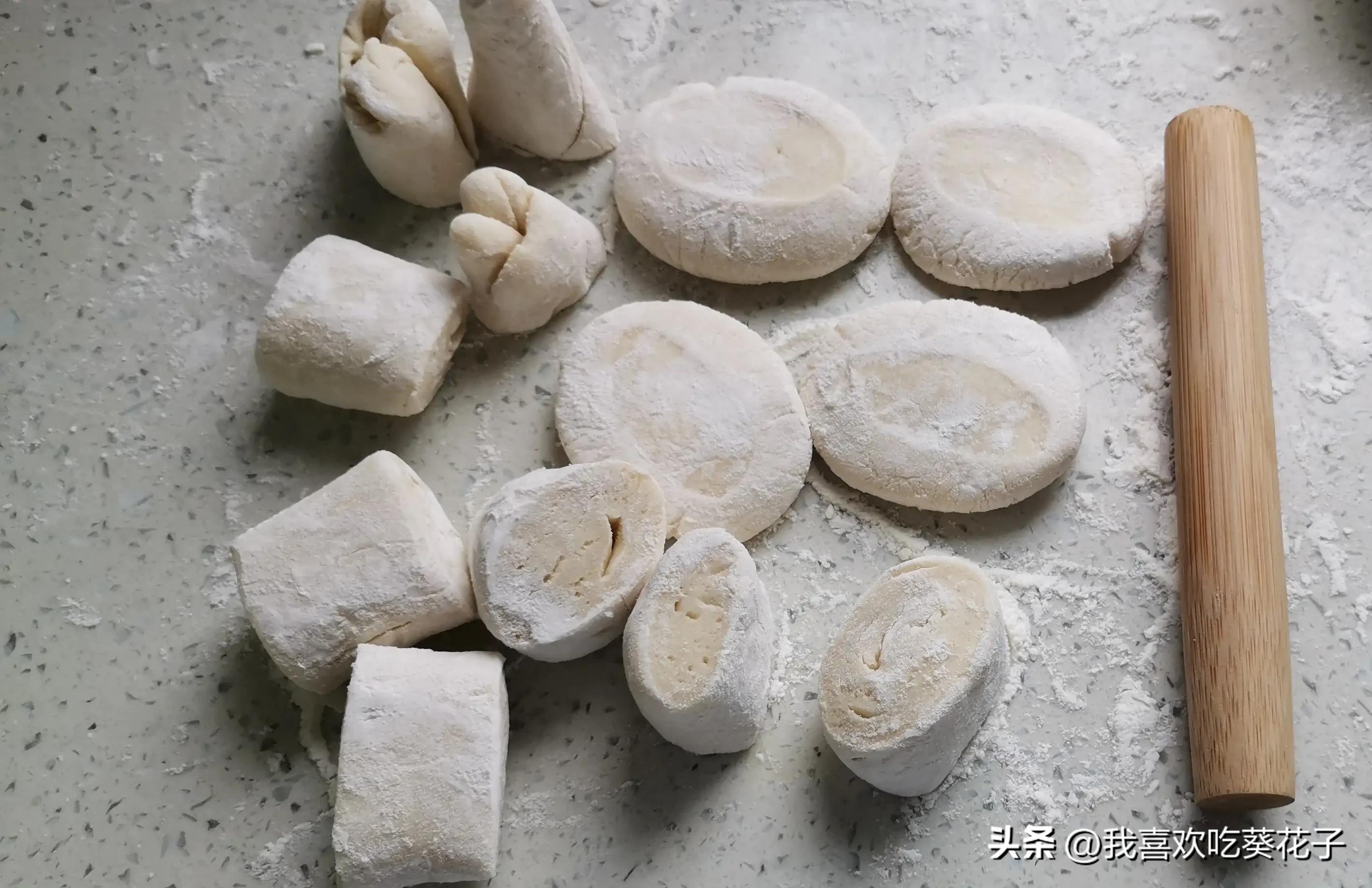 面团水和面粉的比例,揉面团面粉和水的比例是多少