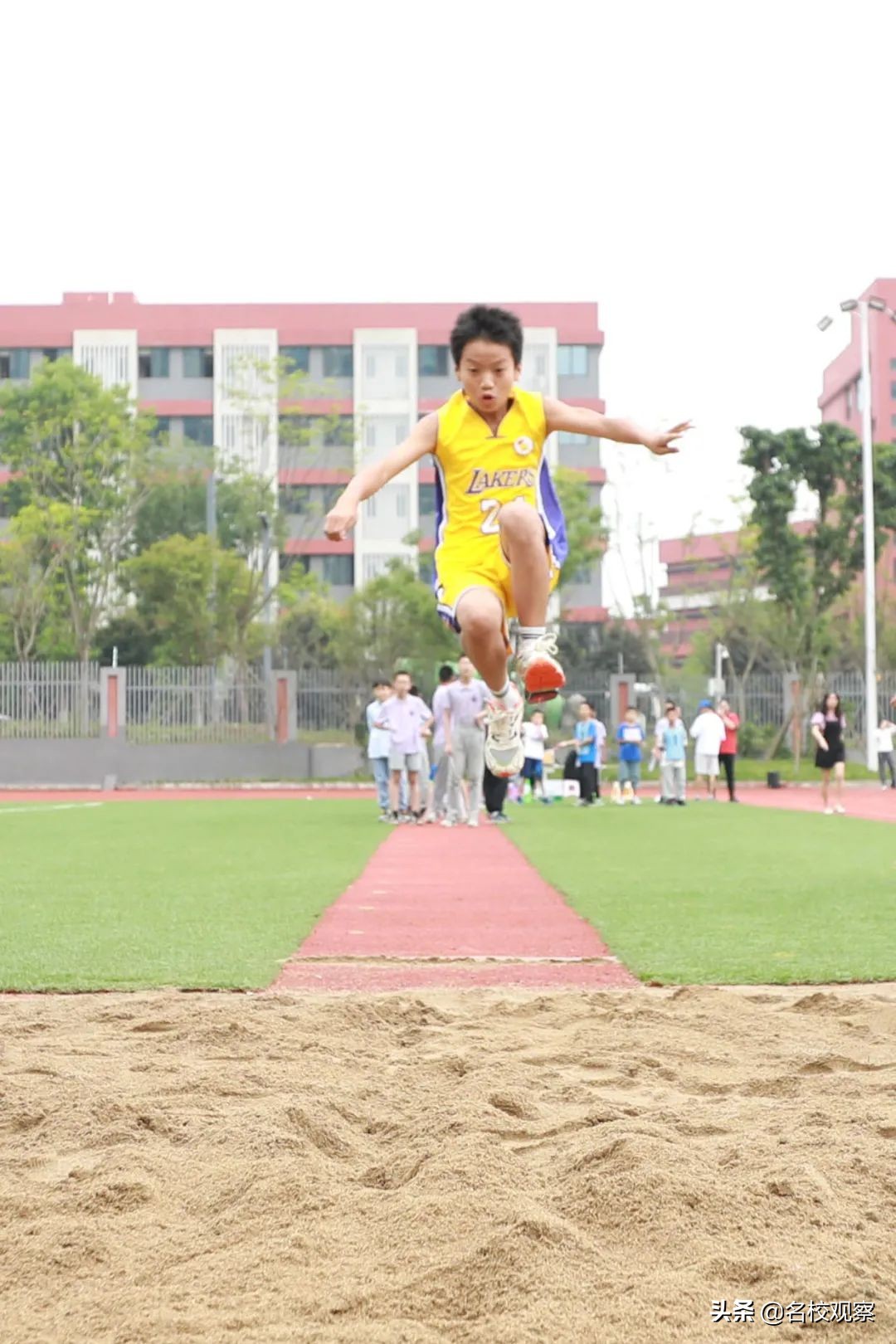 六年级女生立定跳远两米什么水平,小学四年级女生立定跳远最好成绩