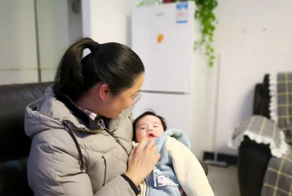 新生儿一个月一般喝多少奶最好,新生儿一天喂母奶次数多少合适