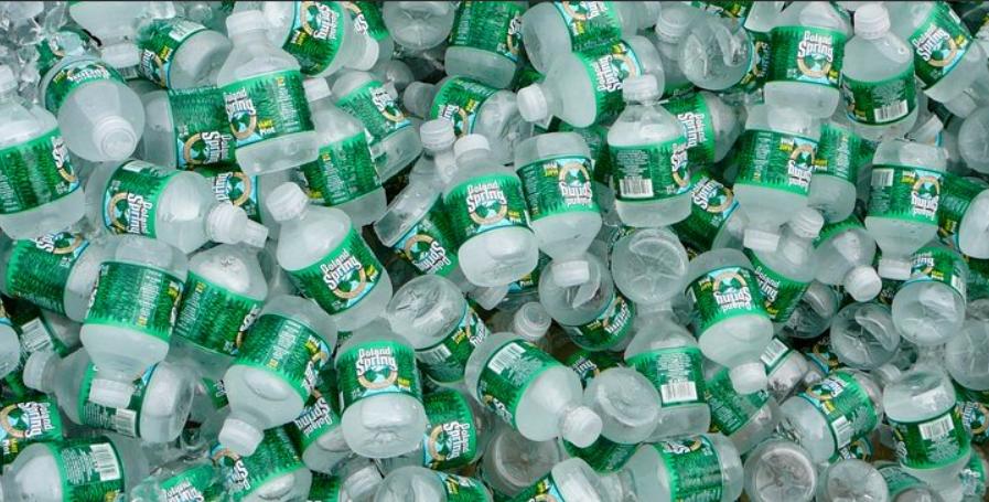 每分钟100万个塑料瓶被买走！蒙牛雀巢绿色变装挑战，物流来支招