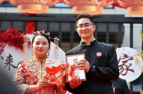 离婚后儿子和前夫应该怎么办,离婚的父母怎样参加儿子的婚礼