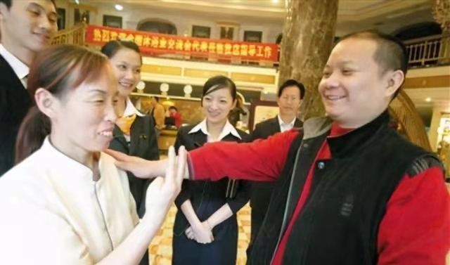 重庆老板郭家富给员工买房,重庆富豪郭家富