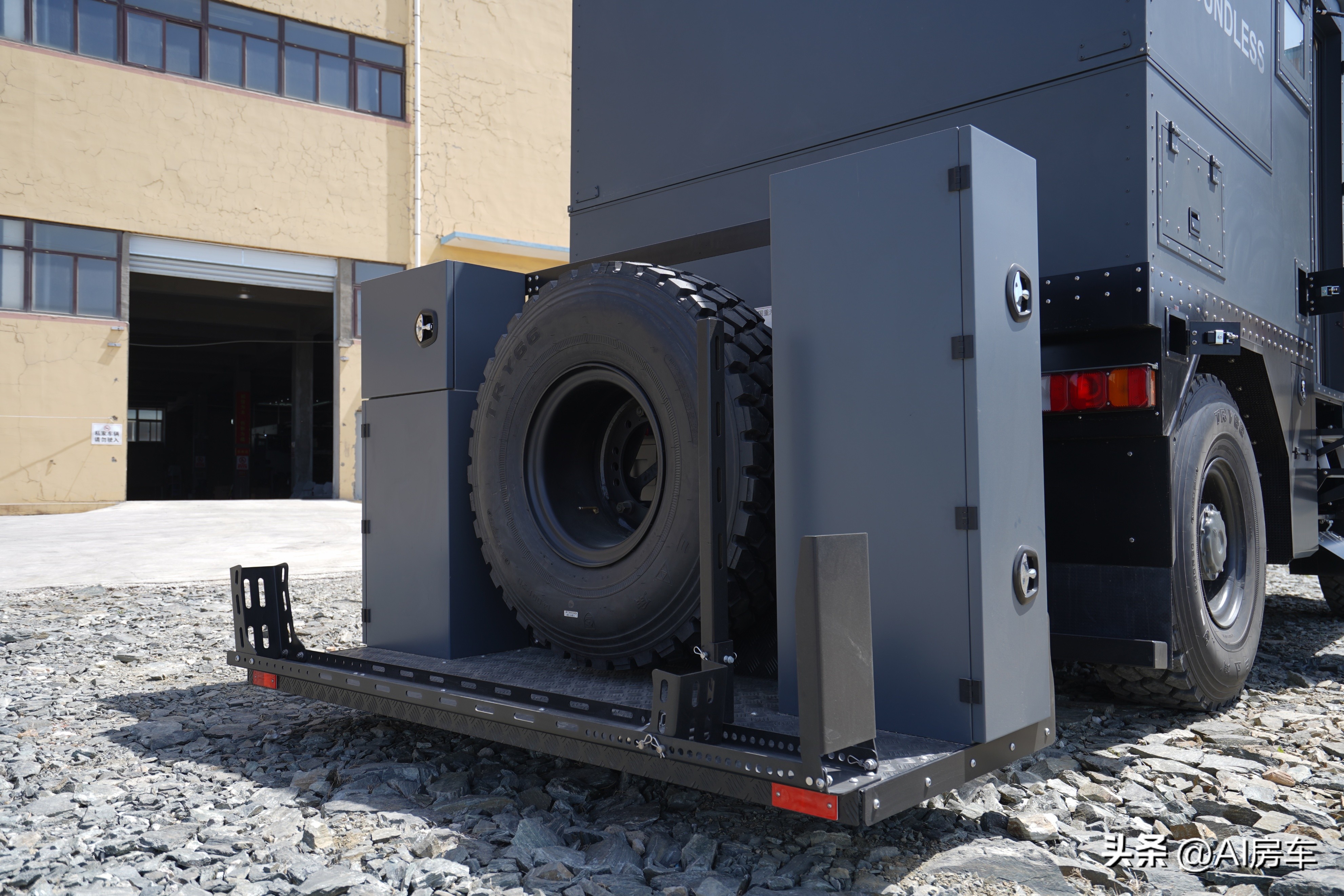 C2本能开的国产军卡型大房车！吃住，越野小意思，还能组团开聚会