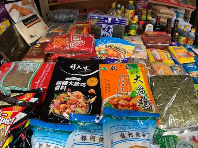 吉尔吉斯斯坦首都比什凯克——搅拌马奶的棒子，市区有*小平邓**大街