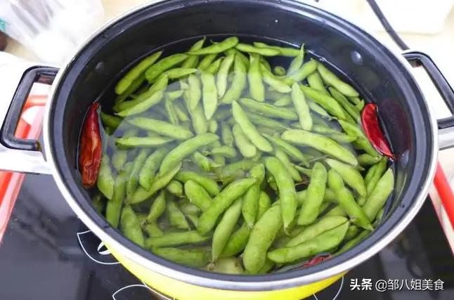毛豆怎样煮翠绿不发黄,煮毛豆时怎样使毛豆不发黄发青