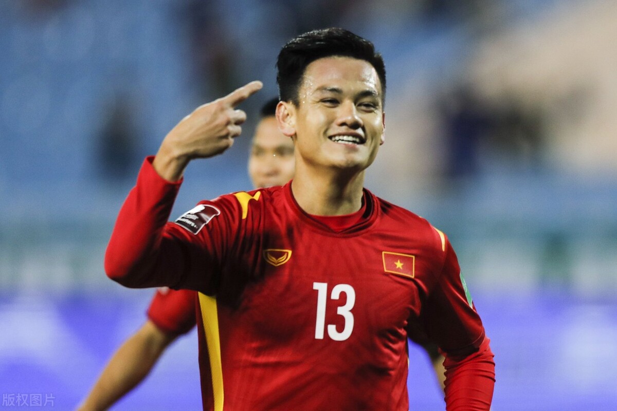 国足惨败越南振作起来重新崛起,足球报怒怼这样的国足能赢越南吗