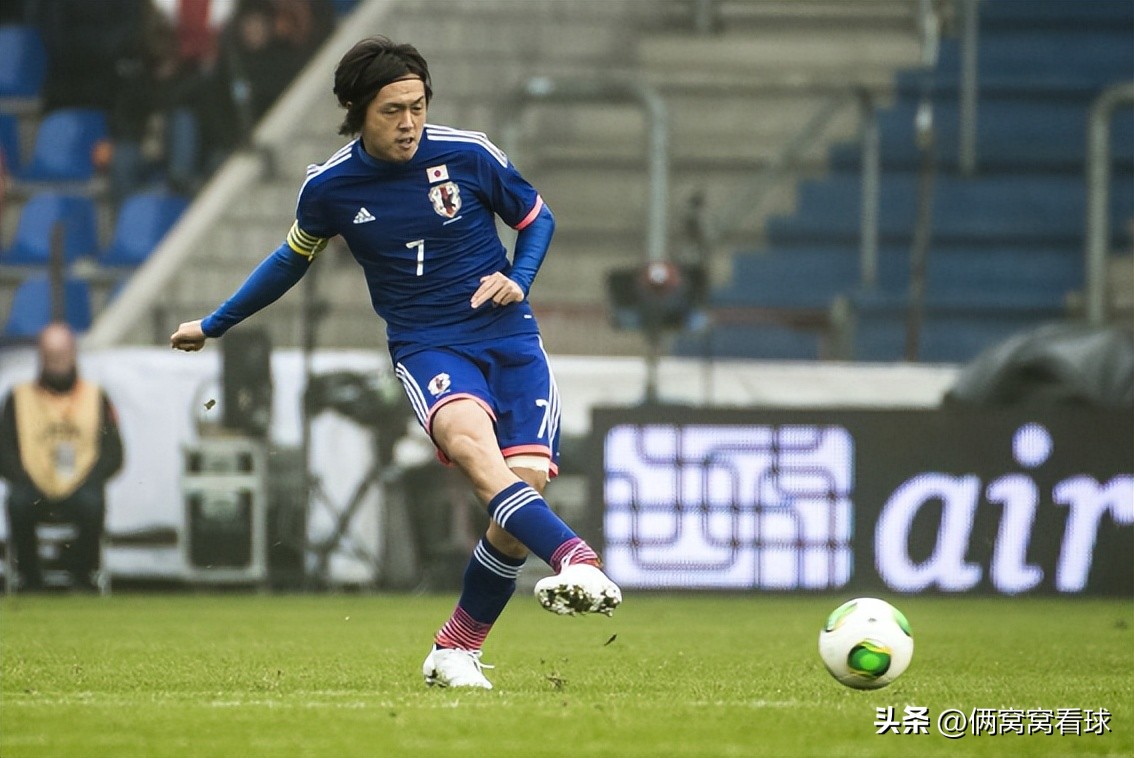 世界足坛致敬马拉多纳,足坛众星致敬布冯