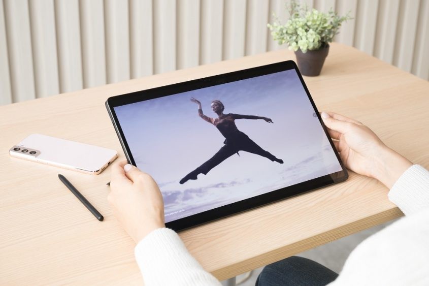 三星galaxytabs8平板电脑测评,三星平板看球