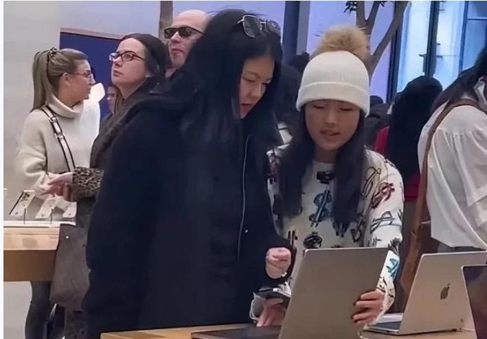 李湘王诗龄近期照片,王诗龄与李湘近日照片