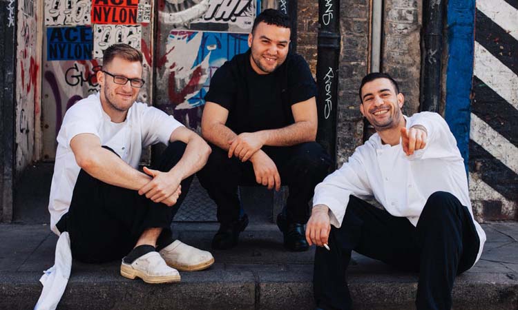 遇到小人在背后说闲话怎么办,小人在背后搞事