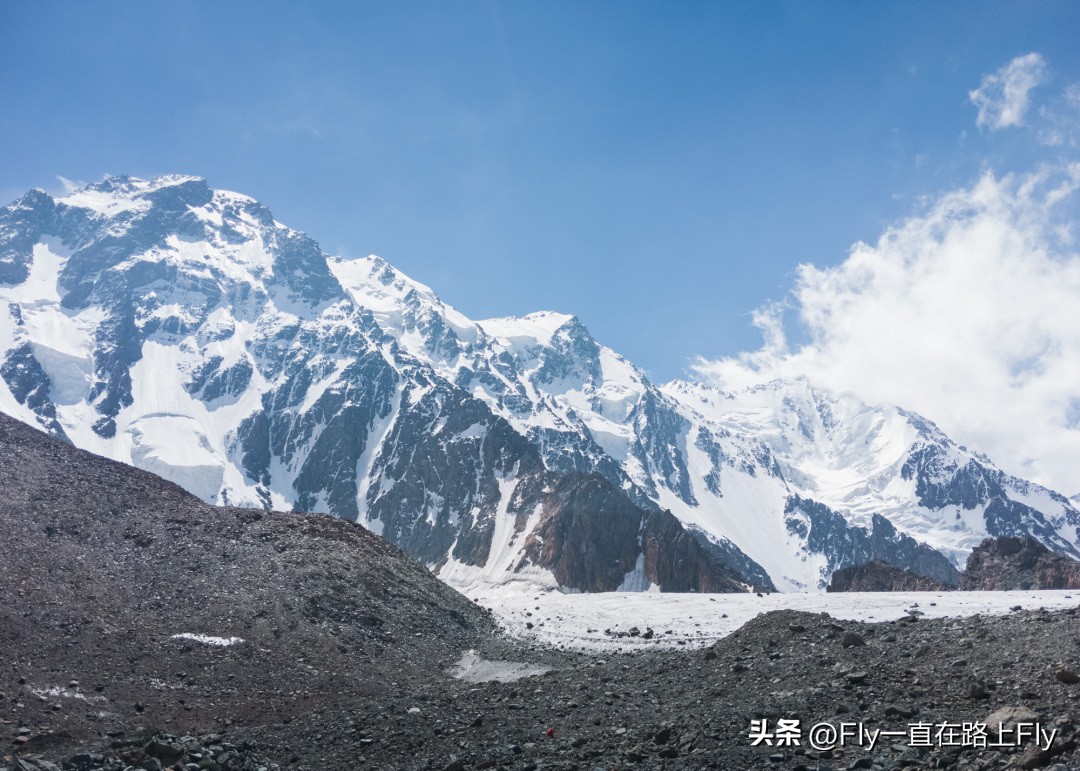 穿越博格达峰脚下冰湖之旅,徒步穿越新疆博格达峰