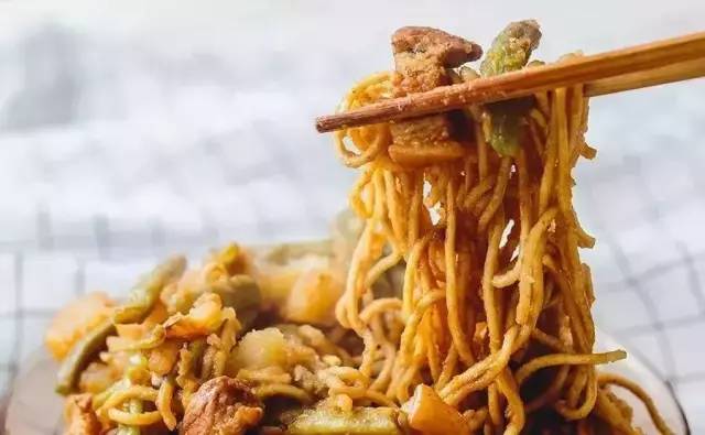 芸豆土豆焖面的做法,南瓜土豆焖面的做法