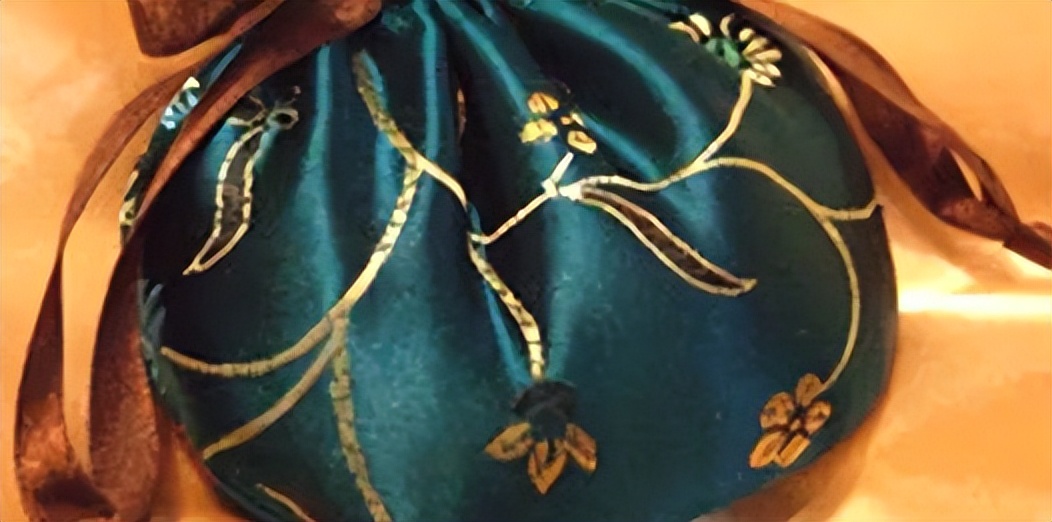 端午节的由来和风俗英语简介,端午节包粽子的风俗由来和寓意