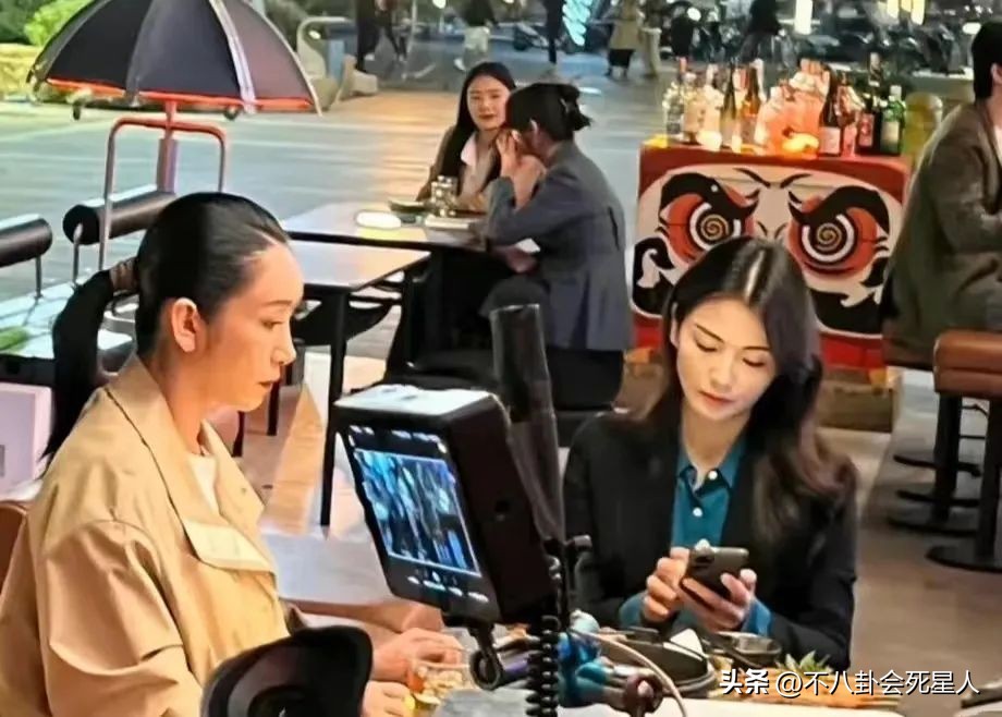 40岁秦海璐和刘涛对比,秦海璐刘涛合影照