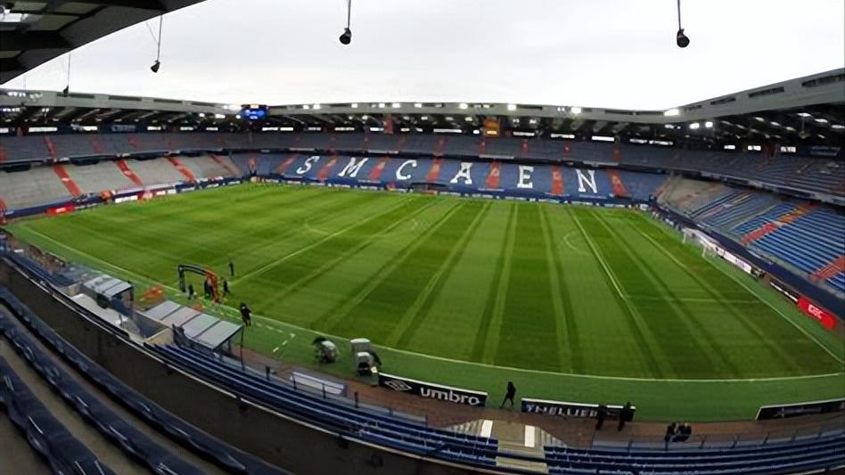 英法德西意低级别足球联赛,欧洲足坛十大震撼球场